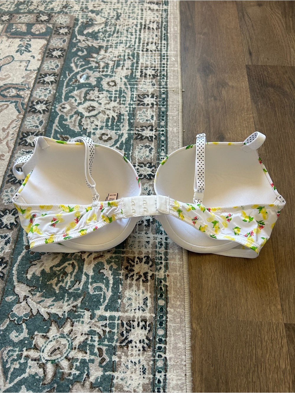 Victoria’s Secret White Lemon Print Push Up Bra - Picture 3 of 3